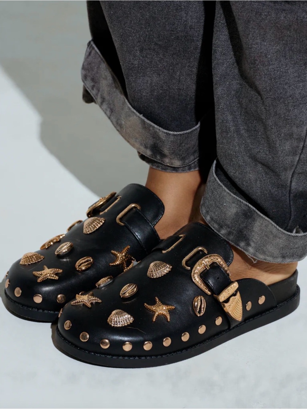 AZALEA WANG BRINY BLACK SEA SHELL EMBELLISHED CLOG